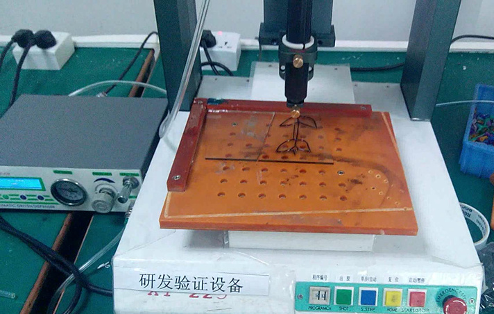玻璃工艺品点黑胶